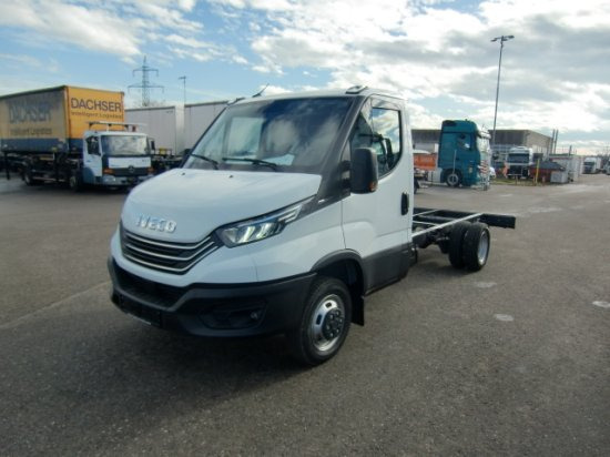 Iveco Daily 40 - 180 Fahrgestell, E6 Automatik 2 Stück verfügbar - Камион со кабинска шасија: слика 1 Iveco Daily 40 - 180 Fahrgestell, E6 Automatik 2 Stück verfügbar - Камион со кабинска шасија: слика 1