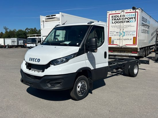 Iveco Daily 40 - 180 Fahrgestell, E6 Ohne Motor/Ohne Getriebe 2 Stück verfügbar - Камион со кабинска шасија: слика 1 Iveco Daily 40 - 180 Fahrgestell, E6 Ohne Motor/Ohne Getriebe 2 Stück verfügbar - Камион со кабинска шасија: слика 1