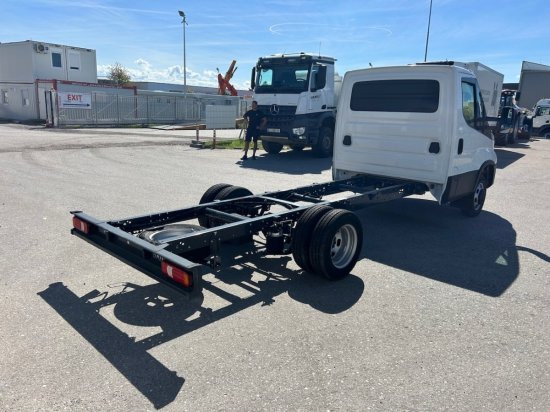 Iveco Daily 40 - 180 Fahrgestell, E6 Ohne Motor/Ohne Getriebe 2 Stück verfügbar - Камион со кабинска шасија: слика 5 Iveco Daily 40 - 180 Fahrgestell, E6 Ohne Motor/Ohne Getriebe 2 Stück verfügbar - Камион со кабинска шасија: слика 5