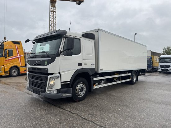 Volvo FM 420, Schlafkabine Koffer mit Ladebordwand - Камион сандучар: слика 1 Volvo FM 420, Schlafkabine Koffer mit Ladebordwand - Камион сандучар: слика 1