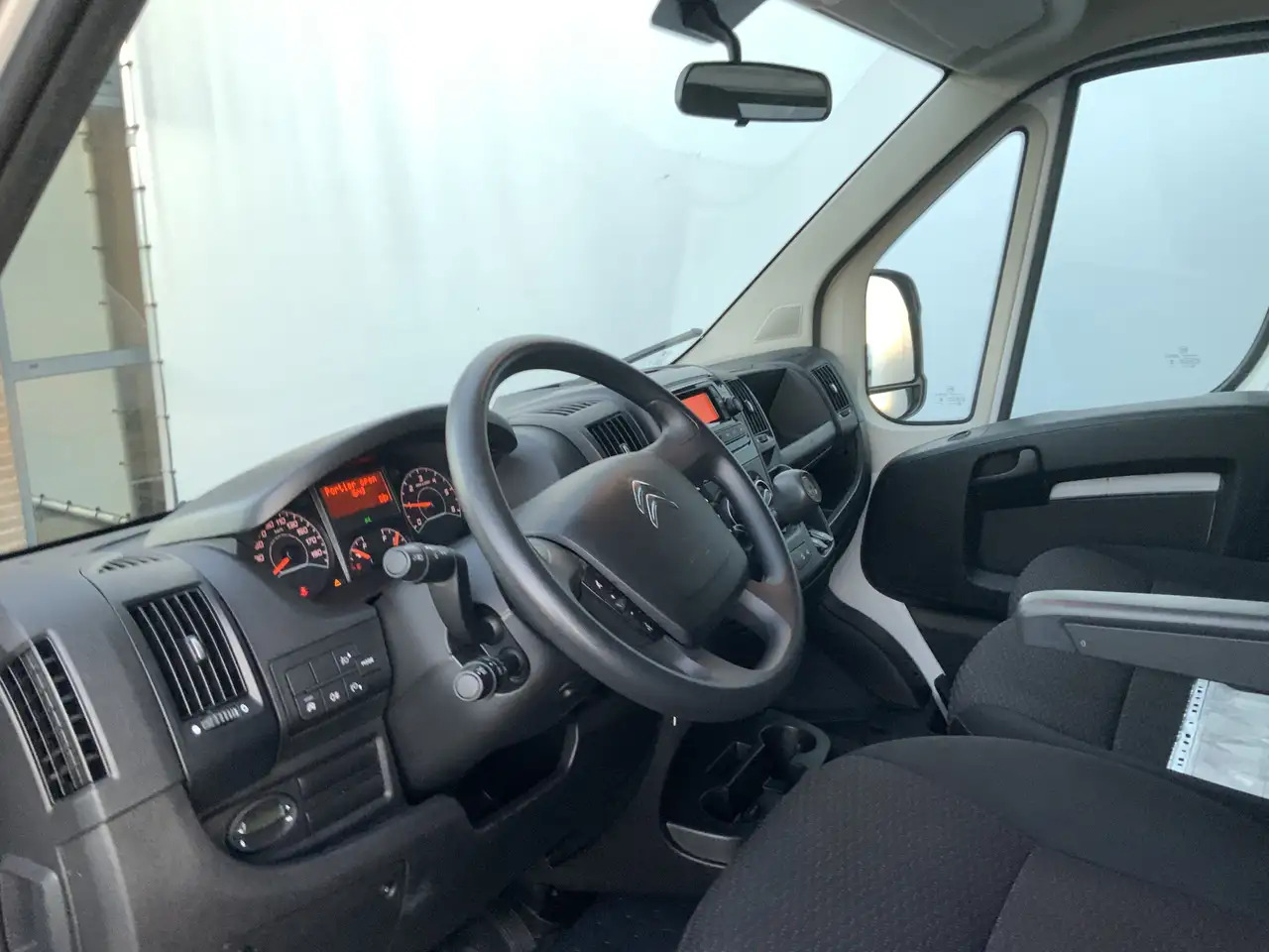 Citroen Jumper 2.2 BlueHDi 165 L3 3.5t Meubel bak & Deuren Airco - Комбе фургон: слика 5 Citroen Jumper 2.2 BlueHDi 165 L3 3.5t Meubel bak & Deuren Airco - Комбе фургон: слика 5