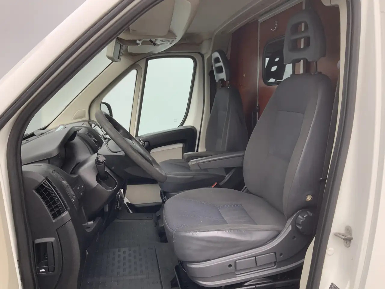 Citroen Jumper 30 2.2 HDI L2H2 Airco Cruise Camera 3 Zits sidebar - Товарно комбе: слика 4 Citroen Jumper 30 2.2 HDI L2H2 Airco Cruise Camera 3 Zits sidebar - Товарно комбе: слика 4