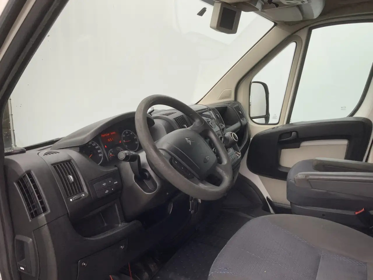 Citroen Jumper 30 2.2 HDI L2H2 Airco Cruise Camera 3 Zits sidebar - Товарно комбе: слика 5 Citroen Jumper 30 2.2 HDI L2H2 Airco Cruise Camera 3 Zits sidebar - Товарно комбе: слика 5