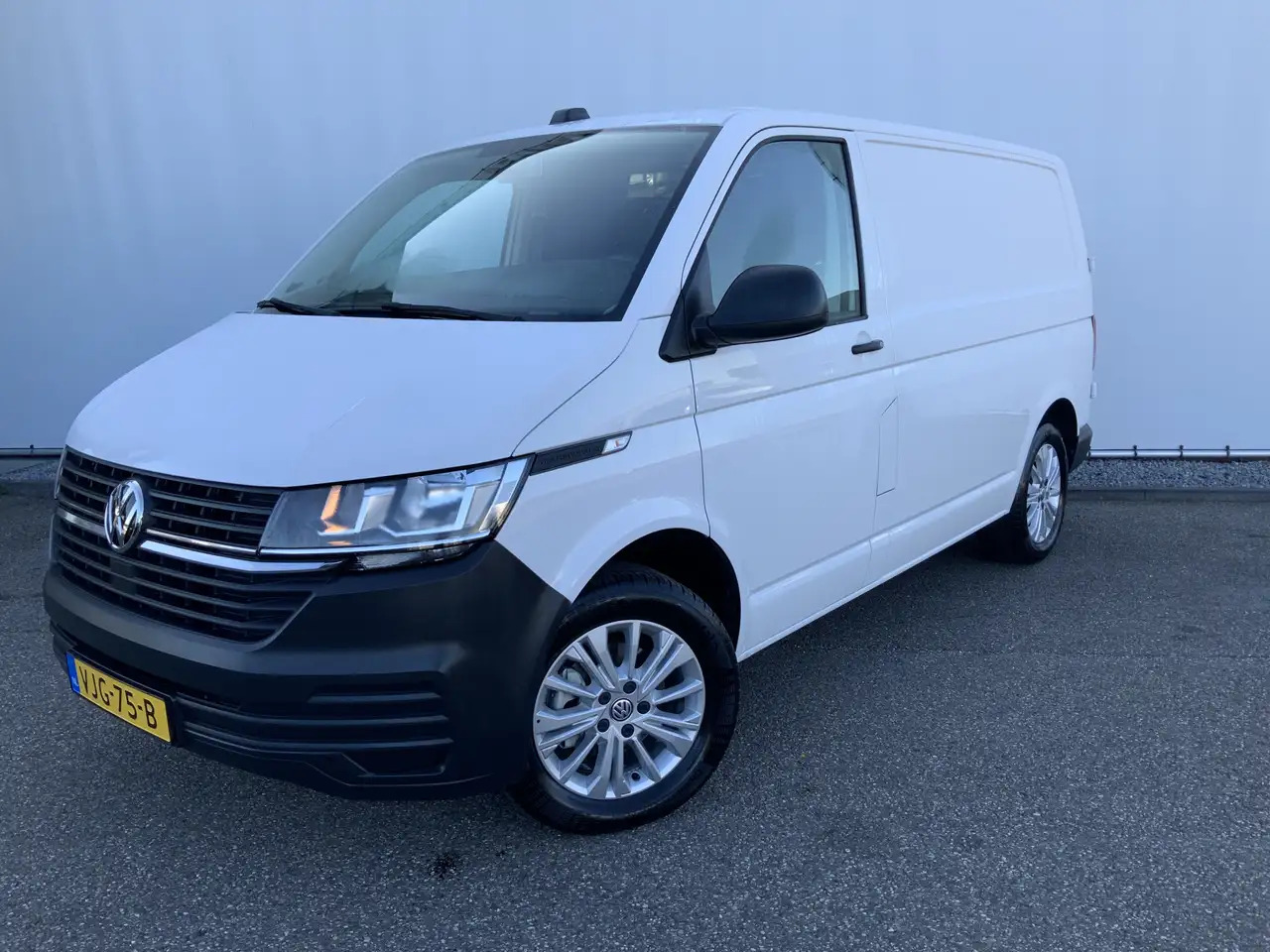 Volkswagen T6.1 Transporter 2.0 TDI L1H1 26 Economy Business Airco Cruise 3 Zi - Друга машина: слика 1 Volkswagen T6.1 Transporter 2.0 TDI L1H1 26 Economy Business Airco Cruise 3 Zi - Друга машина: слика 1