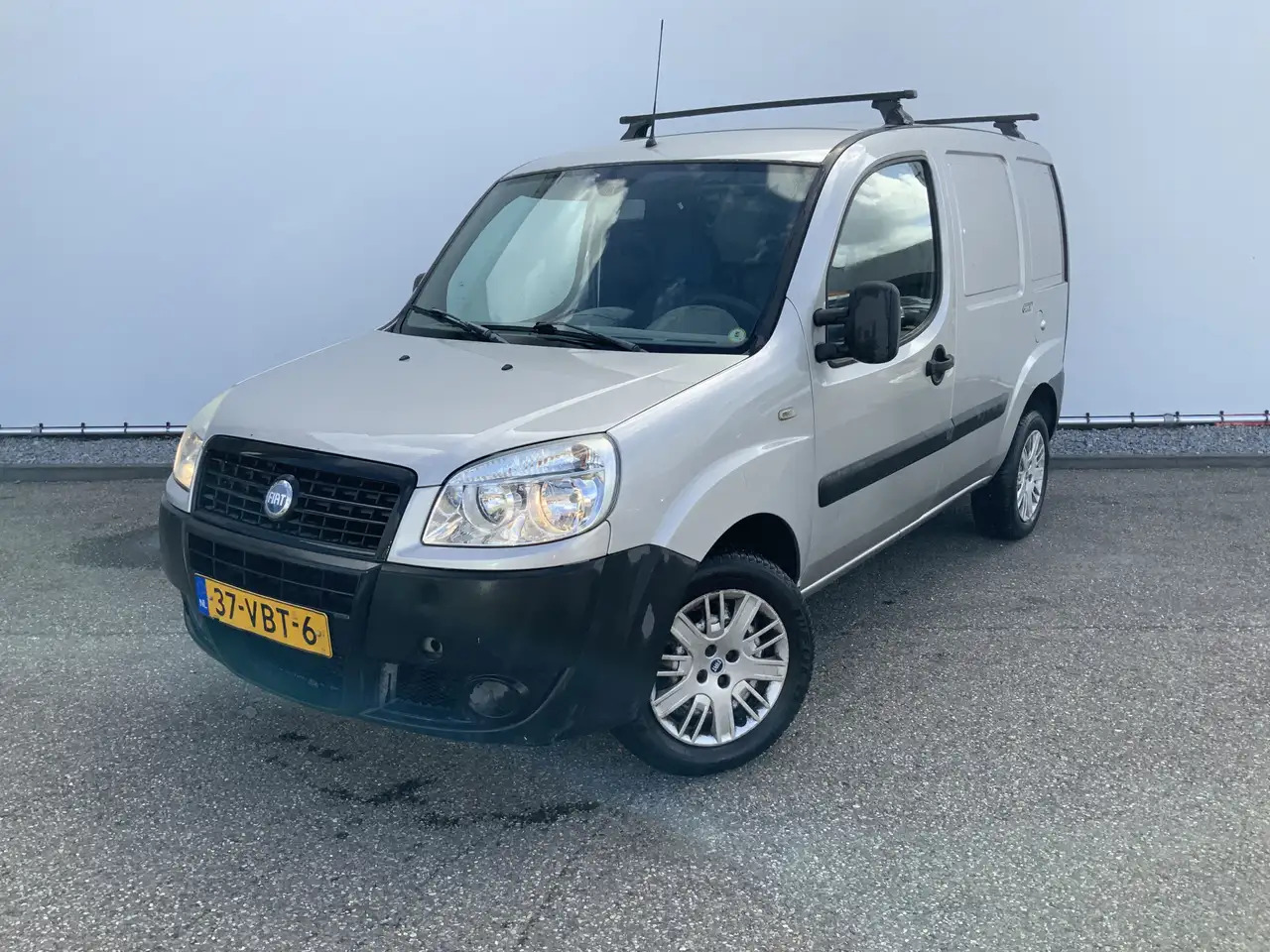 Fiat Doblo 1.3 MultiJet Basis Marge Geen BTW Export - Мало комбе: слика 1 Fiat Doblo 1.3 MultiJet Basis Marge Geen BTW Export - Мало комбе: слика 1