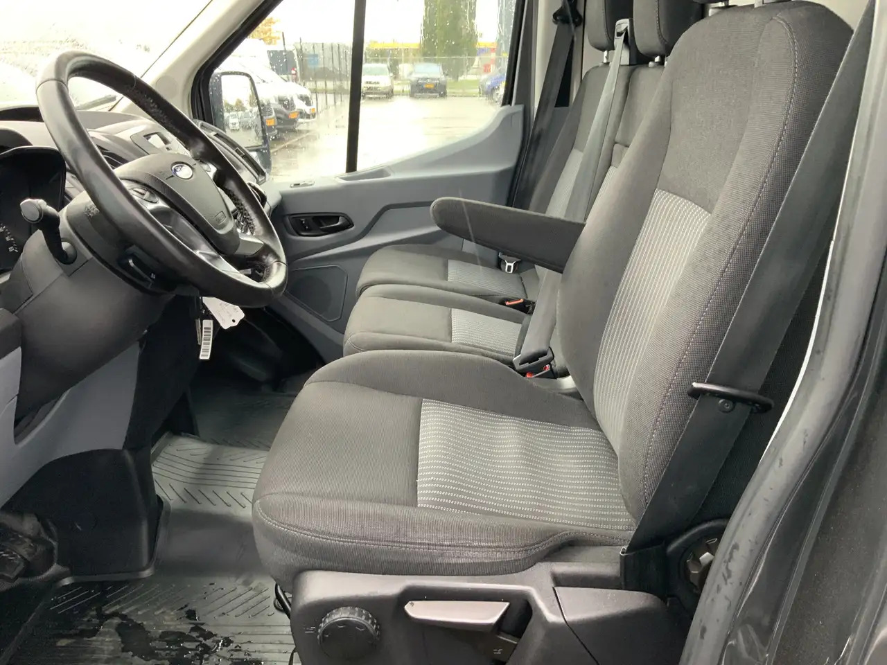 Товарно комбе Ford Transit 330 2.2 TDCI L3H3 Ambiente Airco 3 Zits Euro 5: слика 10