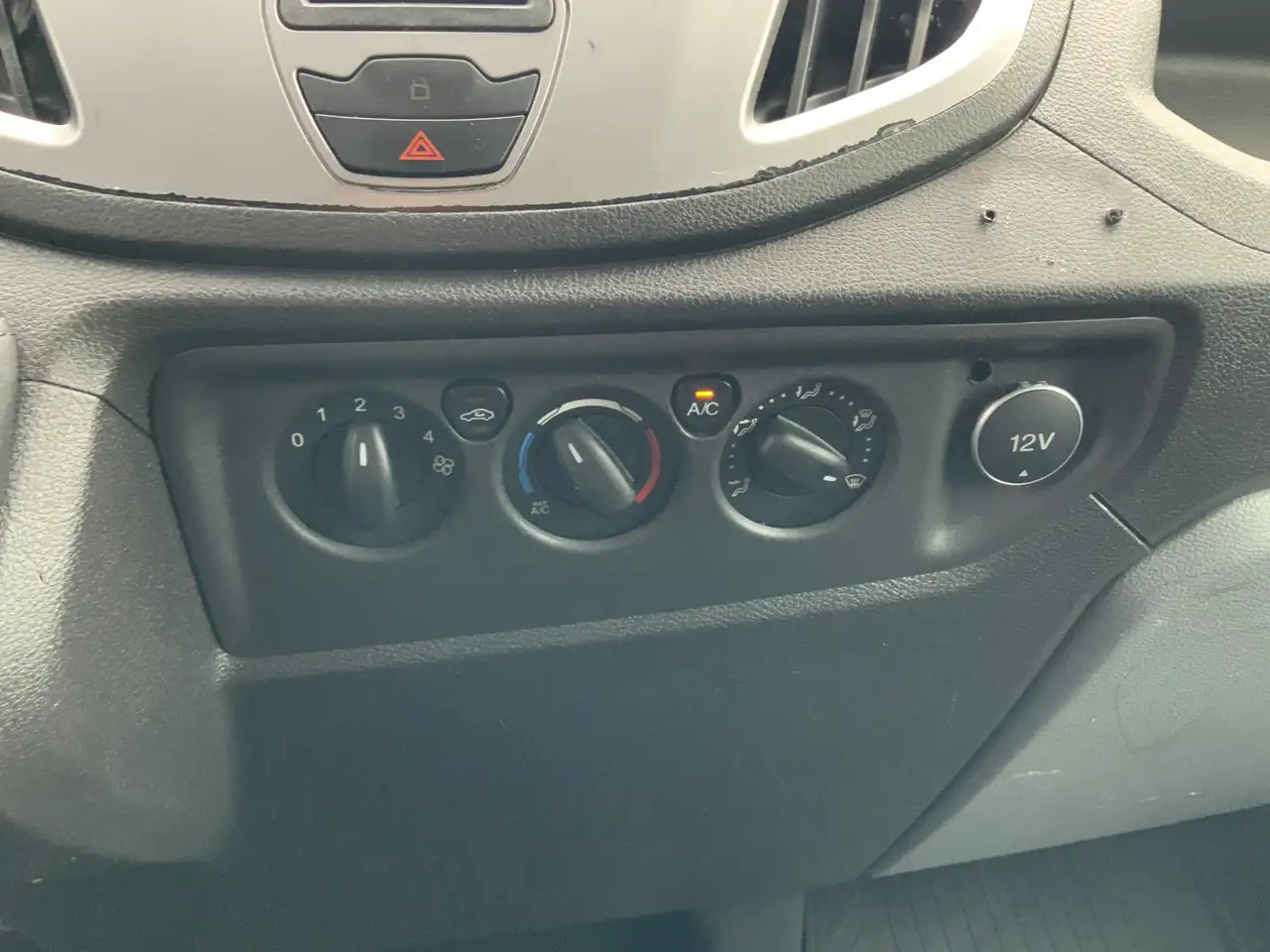 Товарно комбе Ford Transit 330 2.2 TDCI L3H3 Ambiente Airco 3 Zits Euro 5: слика 11