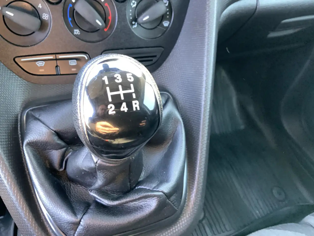 Мало комбе Ford Transit Connect 1.5 TDCI L2 Trend Airco Cruise 3 Zits DakDragers C: слика 9