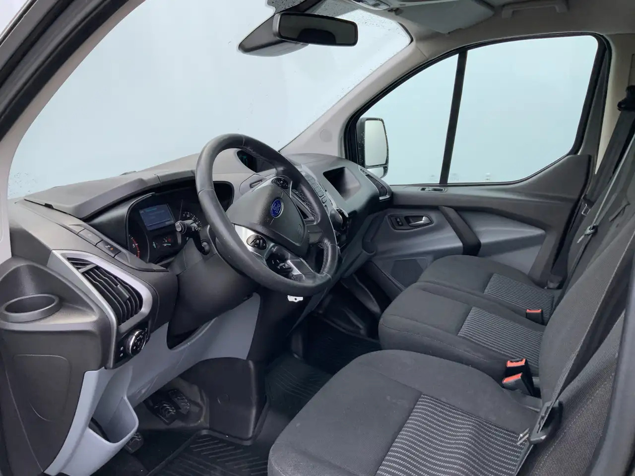 Ford Transit Custom 270 2.2 TDCI L1H1 Trend Airco Camera Cruise Dakdra - Товарно комбе: слика 5 Ford Transit Custom 270 2.2 TDCI L1H1 Trend Airco Camera Cruise Dakdra - Товарно комбе: слика 5