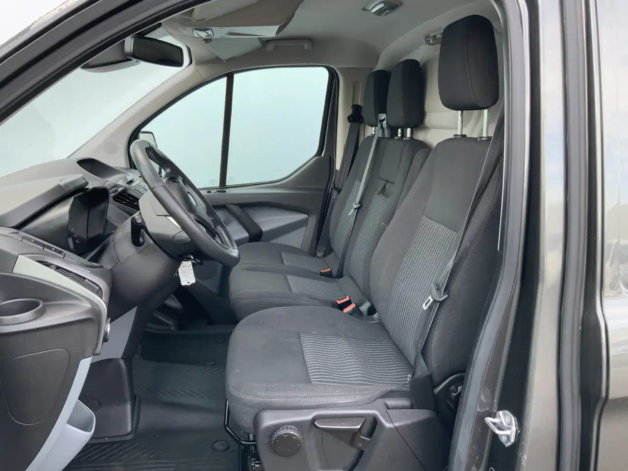 Ford Transit Custom 270 2.2 TDCI L1H1 Trend Airco Camera Cruise Dakdra - Товарно комбе: слика 4 Ford Transit Custom 270 2.2 TDCI L1H1 Trend Airco Camera Cruise Dakdra - Товарно комбе: слика 4