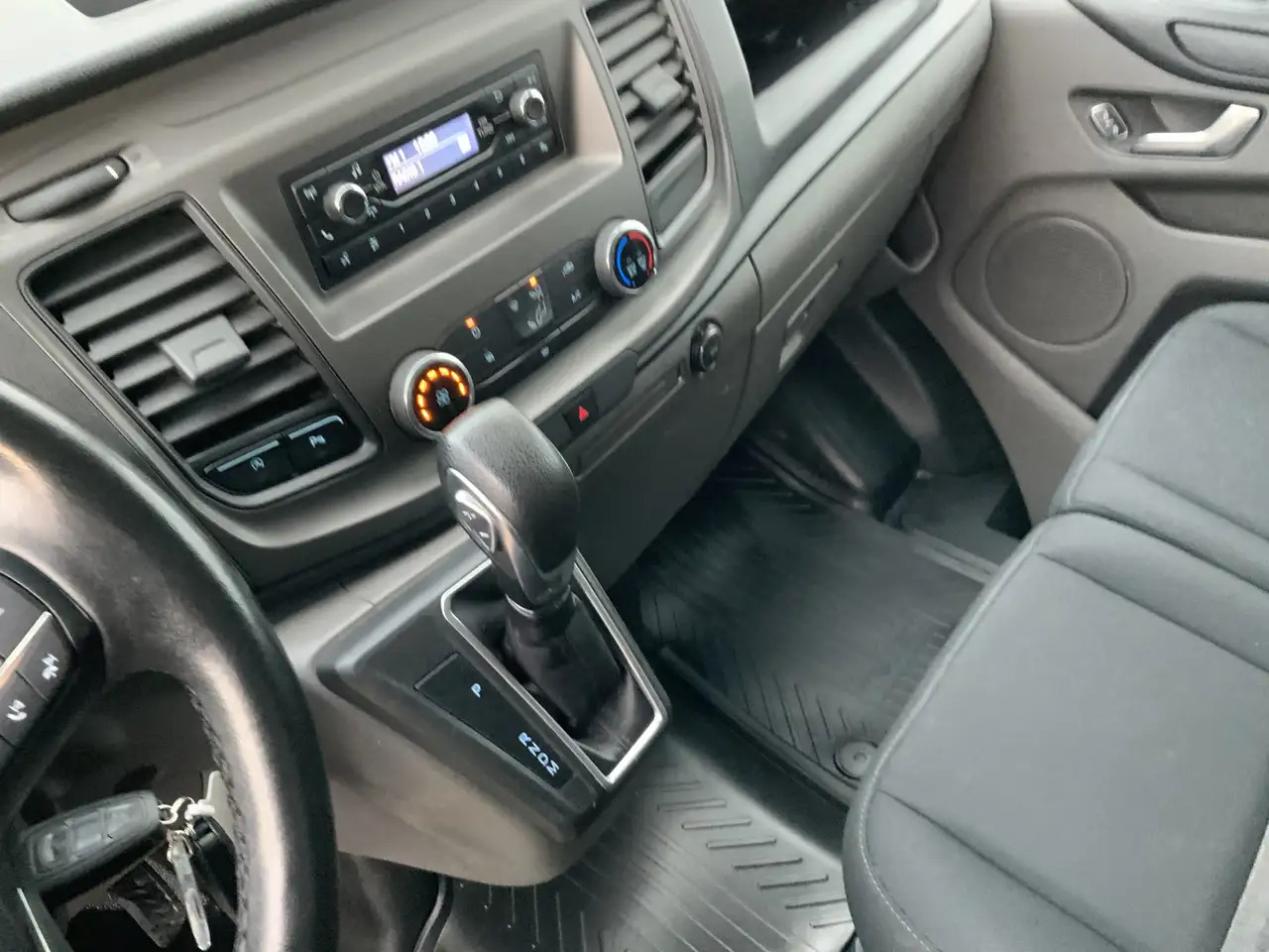 Ford Transit Custom 280 2.0 TDCI L1H1 Automaat Dub Schuifdeur Side Bar - Товарно комбе: слика 5 Ford Transit Custom 280 2.0 TDCI L1H1 Automaat Dub Schuifdeur Side Bar - Товарно комбе: слика 5