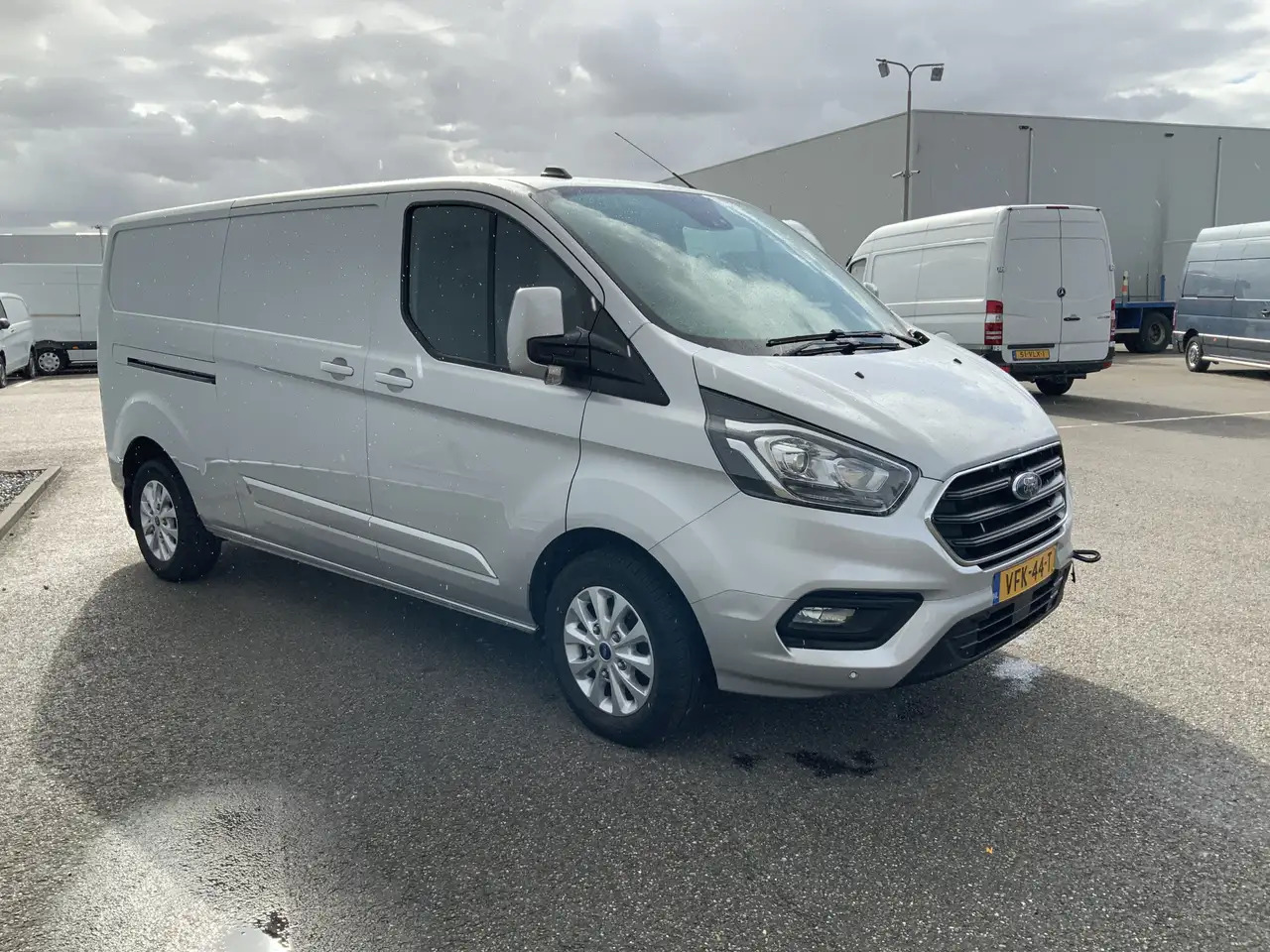 Ford Transit Custom 300 2.0 TDCI (MOTOR DEFECT!!) L2H2 Airco Navi 3 Zi - Товарно комбе: слика 2 Ford Transit Custom 300 2.0 TDCI (MOTOR DEFECT!!) L2H2 Airco Navi 3 Zi - Товарно комбе: слика 2