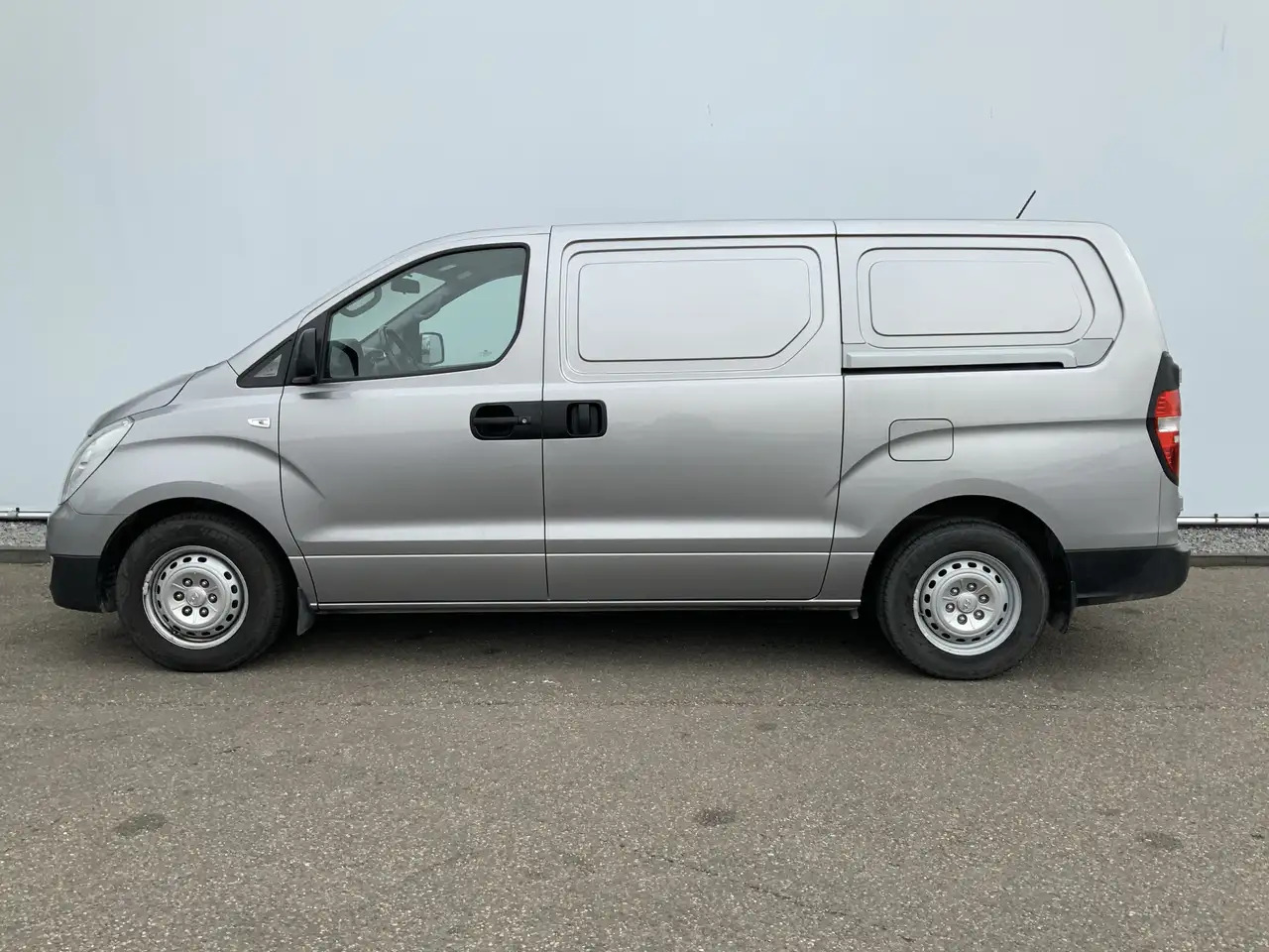 Hyundai H 300 2.5 CRDi Dynamic Airco Cruise 3 Zits Trekhaak 2300 - Товарно комбе: слика 3 Hyundai H 300 2.5 CRDi Dynamic Airco Cruise 3 Zits Trekhaak 2300 - Товарно комбе: слика 3