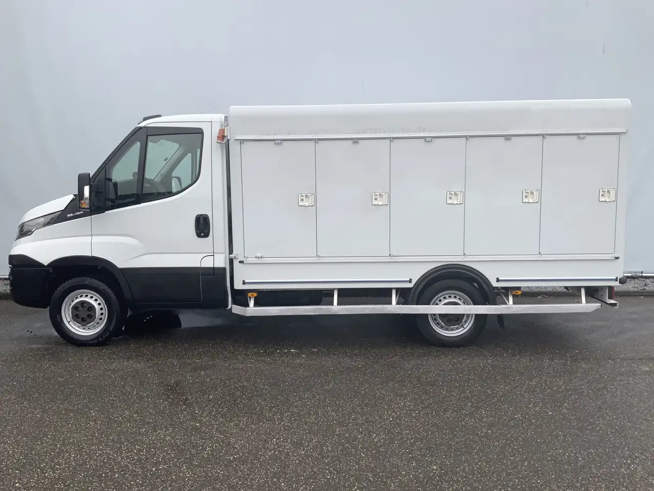 Iveco Daily 35S12 2.3 345 vries Auto 40 gr onder nul. 10 Deure - Комбе ладилник: слика 3 Iveco Daily 35S12 2.3 345 vries Auto 40 gr onder nul. 10 Deure - Комбе ладилник: слика 3