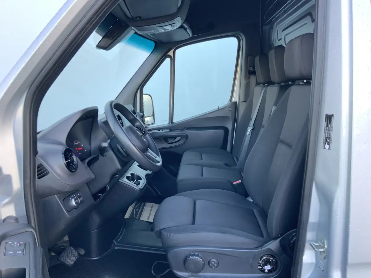 Mercedes-Benz Sprinter 315 1.9 CDI L2H2 Automaat 3 Zits Airco Navi Camera - Товарно комбе: слика 4 Mercedes-Benz Sprinter 315 1.9 CDI L2H2 Automaat 3 Zits Airco Navi Camera - Товарно комбе: слика 4