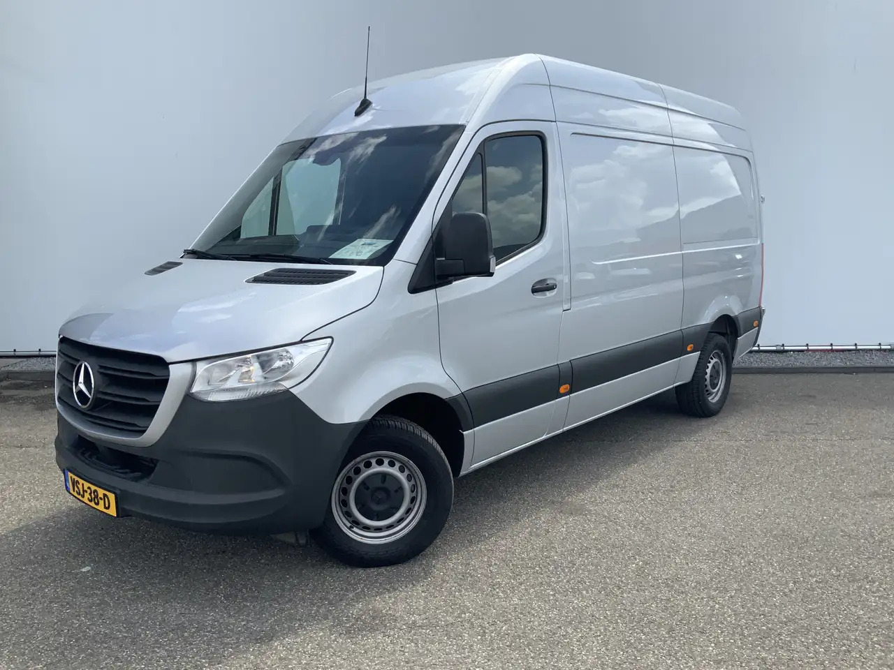 Mercedes-Benz Sprinter 315 1.9 CDI L2H2 Automaat 3 Zits Airco Navi Camera - Товарно комбе: слика 1 Mercedes-Benz Sprinter 315 1.9 CDI L2H2 Automaat 3 Zits Airco Navi Camera - Товарно комбе: слика 1