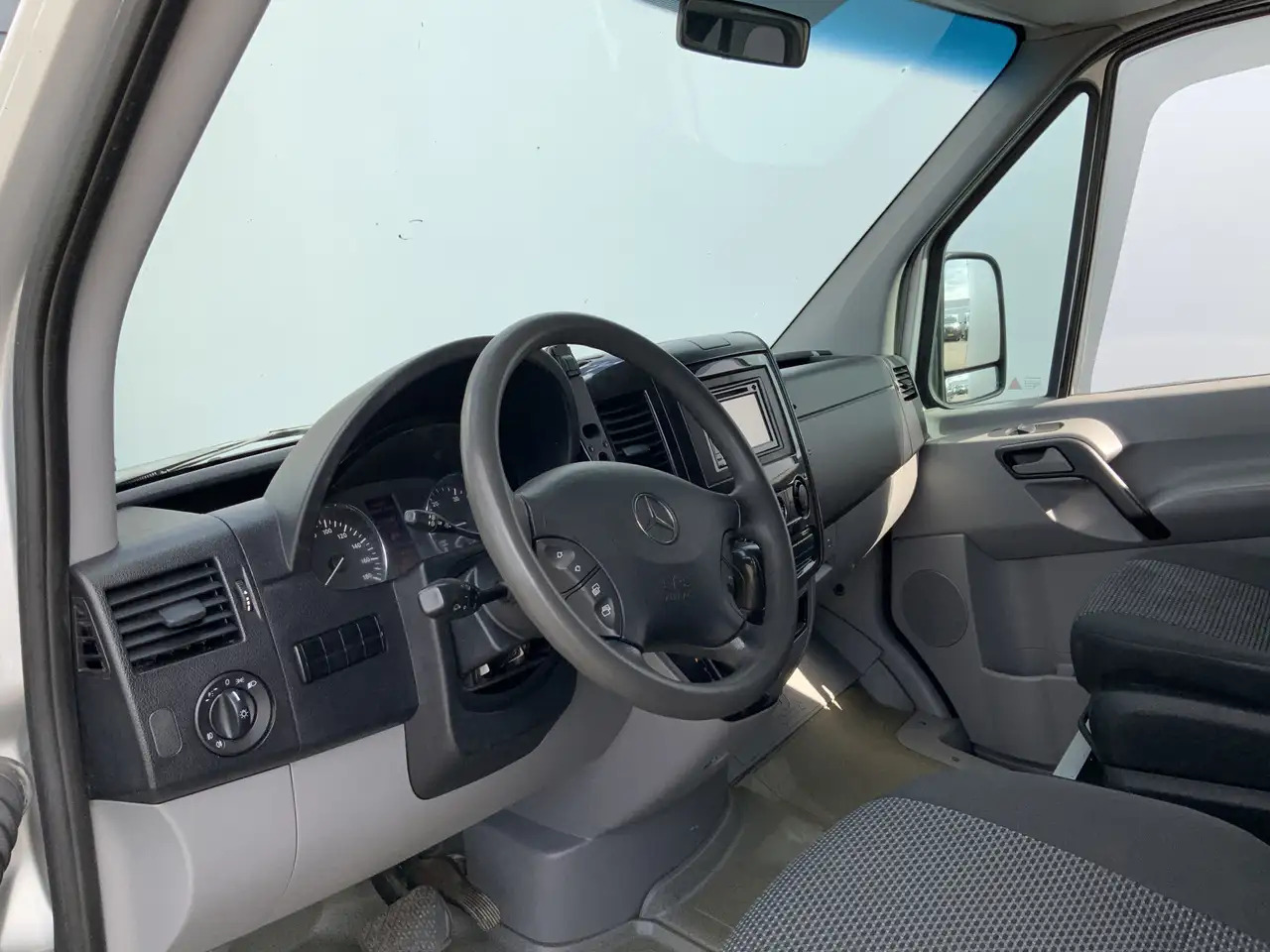 Mercedes-Benz Sprinter 318 3.0 CDI 366 L2 H2 Automaat Airco Cruise Camera - Товарно комбе: слика 5 Mercedes-Benz Sprinter 318 3.0 CDI 366 L2 H2 Automaat Airco Cruise Camera - Товарно комбе: слика 5