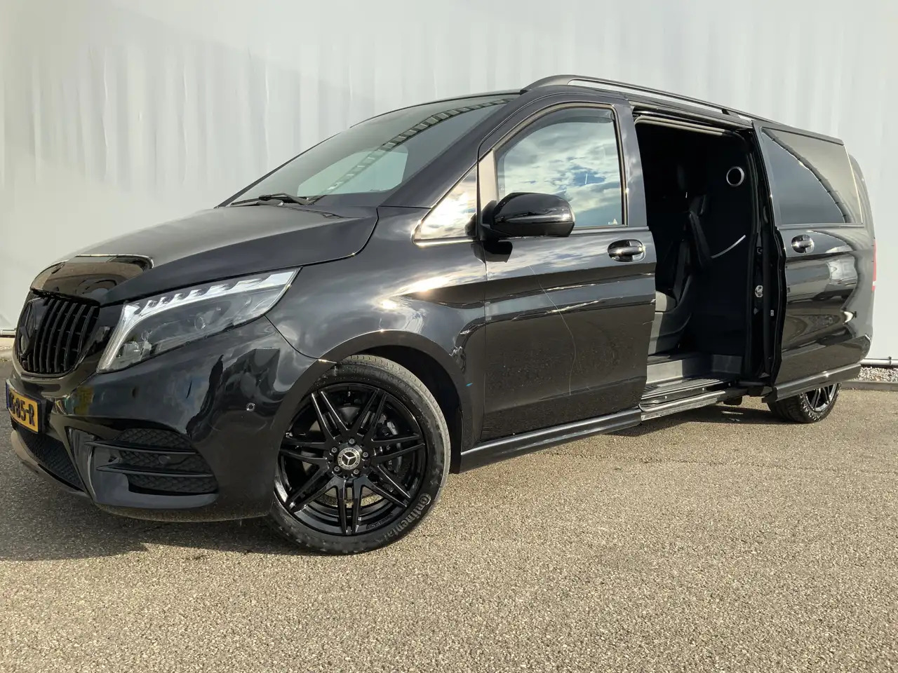 Mercedes-Benz V 300 300d Extra Lang Dub Cab Autom. Avantgarde Edition - Комби со двојна кабина: слика 2 Mercedes-Benz V 300 300d Extra Lang Dub Cab Autom. Avantgarde Edition - Комби со двојна кабина: слика 2