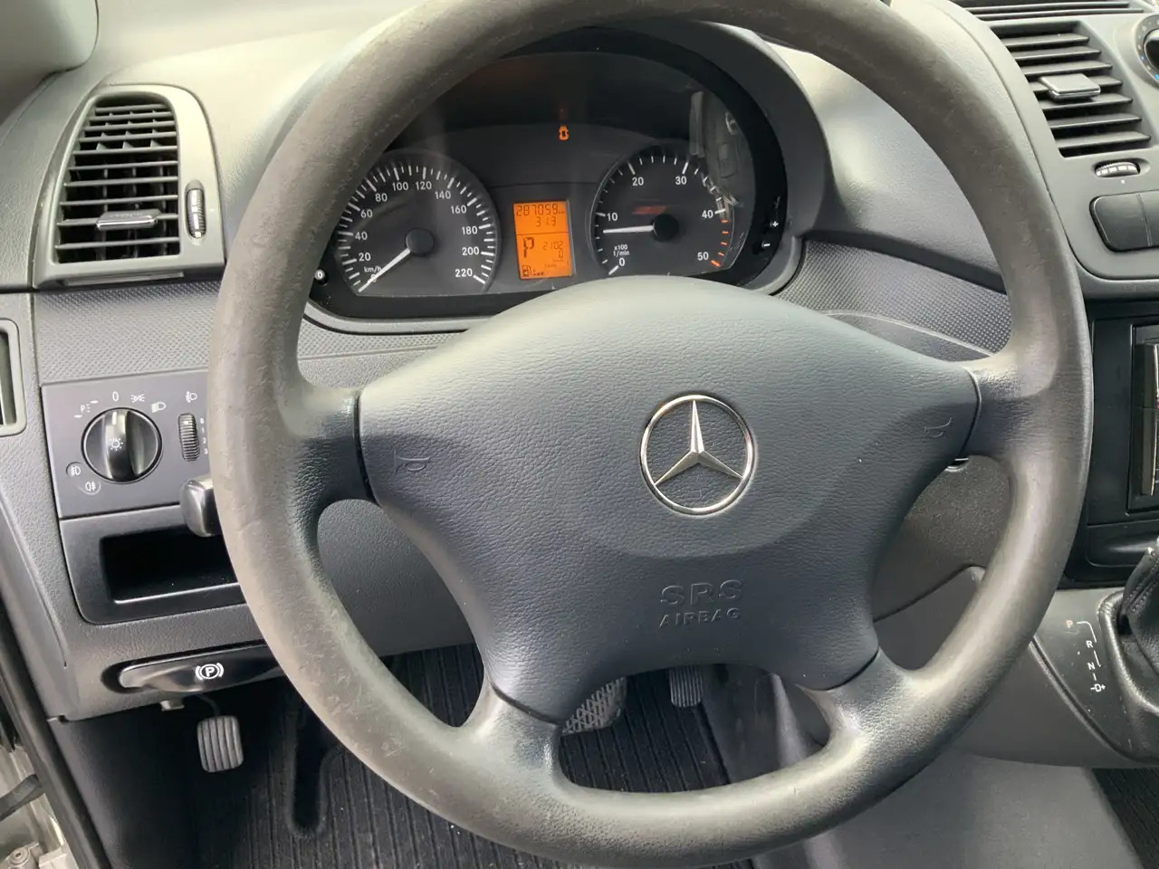 Mercedes-Benz Vito 122 CDI Automaat Koel Auto werkt 100 % 0.gr Airco - Комбе ладилник: слика 4 Mercedes-Benz Vito 122 CDI Automaat Koel Auto werkt 100 % 0.gr Airco - Комбе ладилник: слика 4