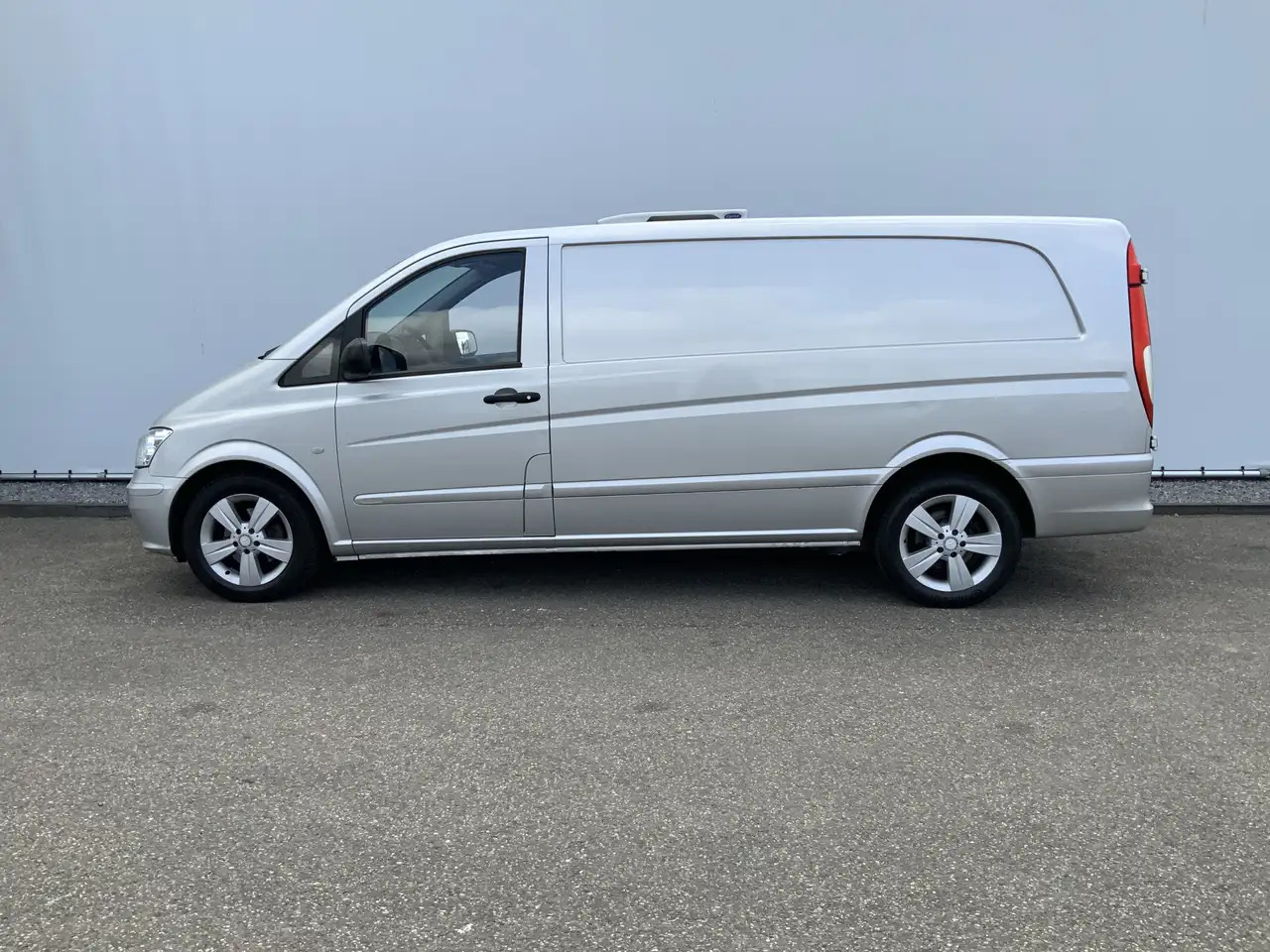 Mercedes-Benz Vito 122 CDI Automaat Koel Auto werkt 100 % 0.gr Airco - Комбе ладилник: слика 3 Mercedes-Benz Vito 122 CDI Automaat Koel Auto werkt 100 % 0.gr Airco - Комбе ладилник: слика 3
