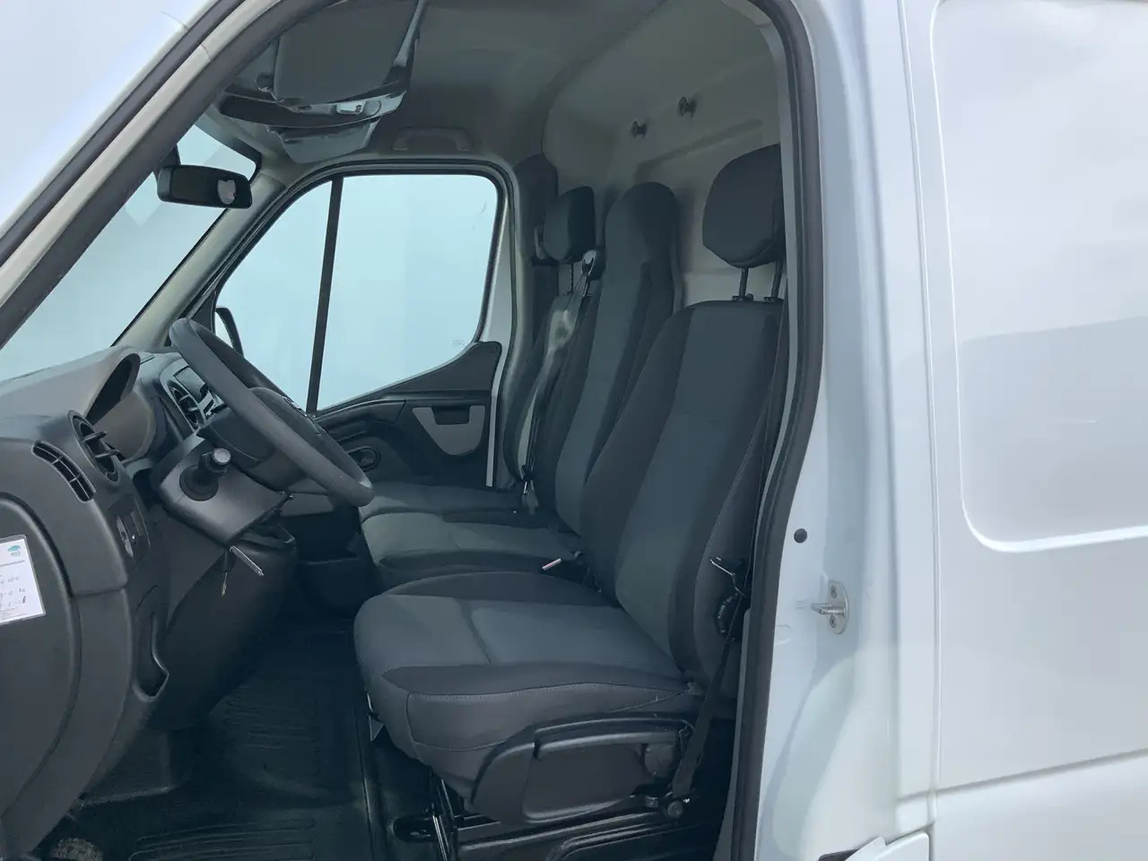 Nissan NV400 2.3 dCi L2H2 Optima L2H2 Airco Cruise Trekhaak 250 - Товарно комбе: слика 5 Nissan NV400 2.3 dCi L2H2 Optima L2H2 Airco Cruise Trekhaak 250 - Товарно комбе: слика 5