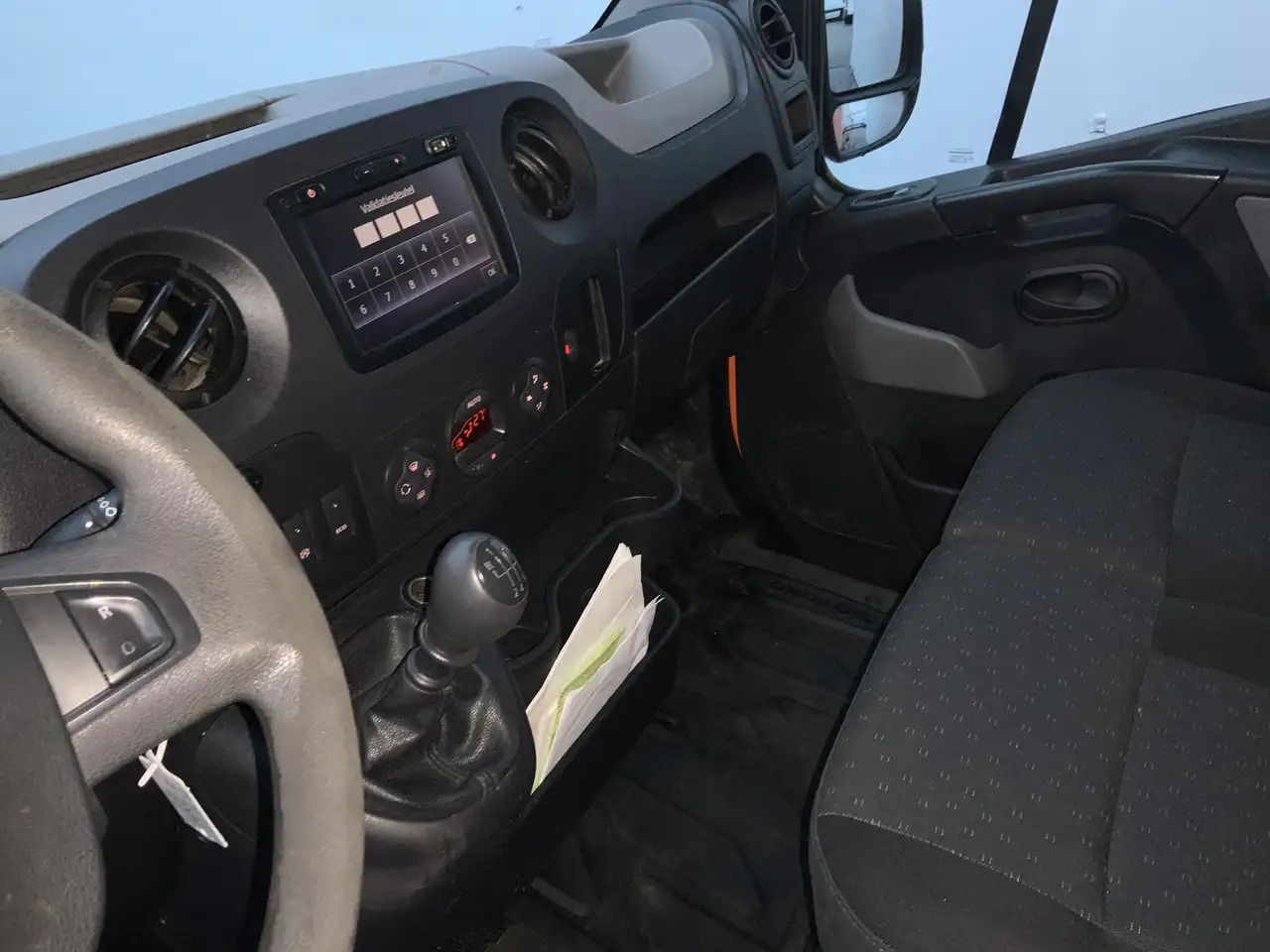 Opel Movano 2.3 CDTI BiTurbo L2H3 Start/Stop Airco 3 Zits Trek - Товарно комбе: слика 5 Opel Movano 2.3 CDTI BiTurbo L2H3 Start/Stop Airco 3 Zits Trek - Товарно комбе: слика 5