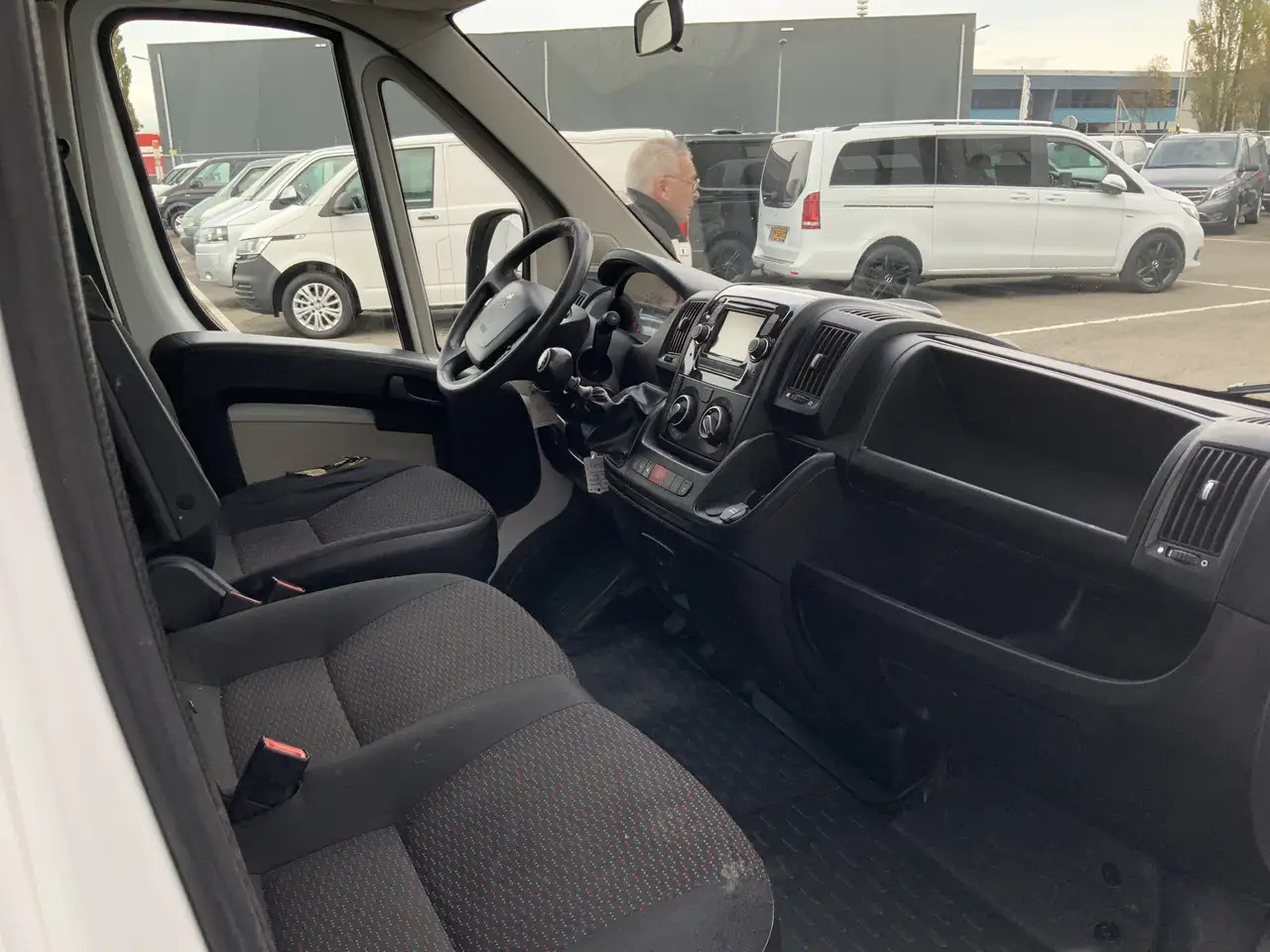 Товарно комбе Peugeot Boxer 330 2.2 HDI L2H2 Première Airco Cruise Camera side: слика 6