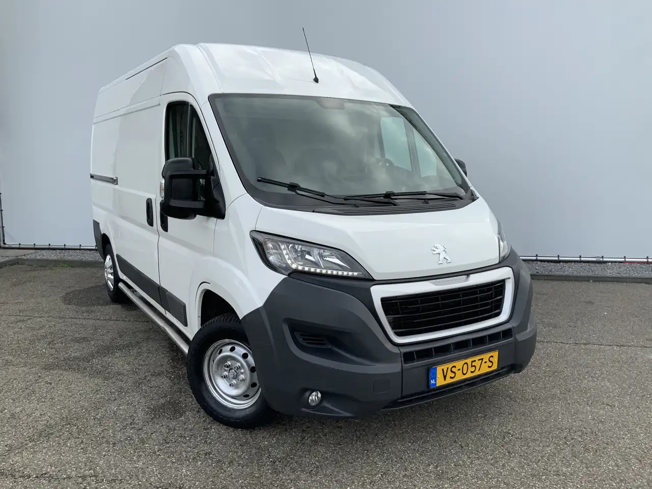 Товарно комбе Peugeot Boxer 330 2.2 HDI L2H2 Première Airco Cruise Camera side: слика 11