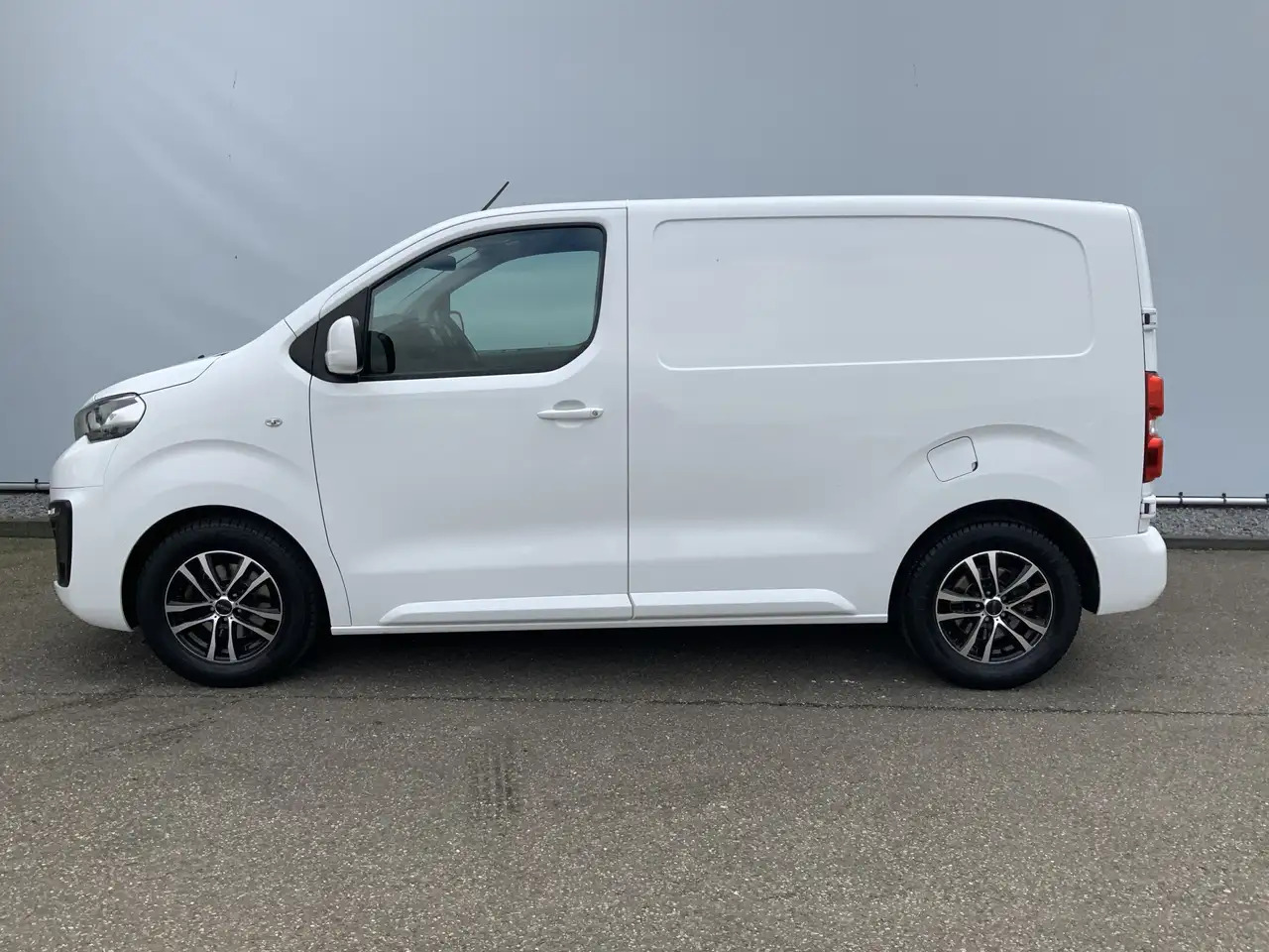 Peugeot Expert 227C 2.0 BlueHDI 150 Premium Pack Airco Cruise Cam - Товарно комбе: слика 3 Peugeot Expert 227C 2.0 BlueHDI 150 Premium Pack Airco Cruise Cam - Товарно комбе: слика 3