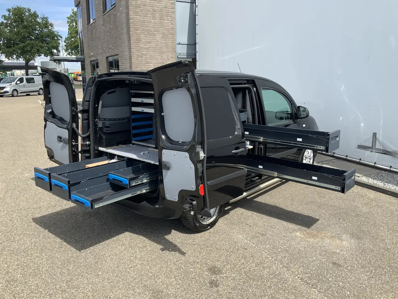 Renault Kangoo 1.5 dCi 90 Energy Comfort Plus .Sortimo Kasten Com - Мало комбе: слика 4 Renault Kangoo 1.5 dCi 90 Energy Comfort Plus .Sortimo Kasten Com - Мало комбе: слика 4