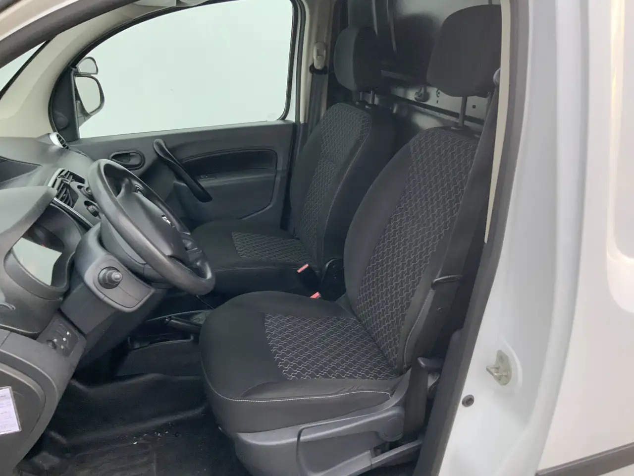 Renault Kangoo 1.5 dCi 90 Energy Luxe Airco Cruise Euro 6 - Мало комбе: слика 4 Renault Kangoo 1.5 dCi 90 Energy Luxe Airco Cruise Euro 6 - Мало комбе: слика 4