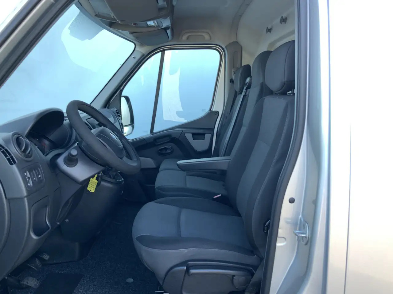 Renault Master T33 2.3 dCi L1H1Airco Cruise 3 Zits Trekhaak 2500 - Товарно комбе: слика 4 Renault Master T33 2.3 dCi L1H1Airco Cruise 3 Zits Trekhaak 2500 - Товарно комбе: слика 4