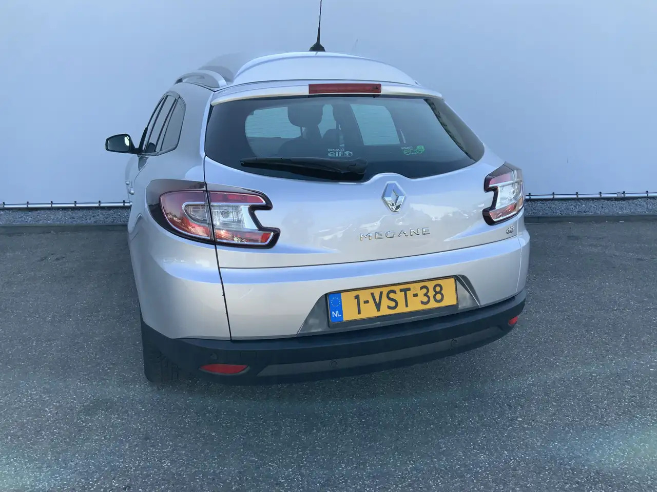 Renault Megane 1.5 dCi Expression Airco Navi Grijs Kenteken Euro - Автомобил: слика 2 Renault Megane 1.5 dCi Expression Airco Navi Grijs Kenteken Euro - Автомобил: слика 2