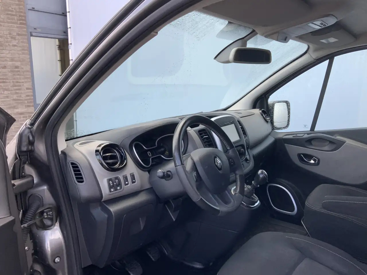 Renault Trafic 1.6 dCi T29 L2H1 DC Comfort Energy Airco Cruise Na - Товарно комбе: слика 5 Renault Trafic 1.6 dCi T29 L2H1 DC Comfort Energy Airco Cruise Na - Товарно комбе: слика 5