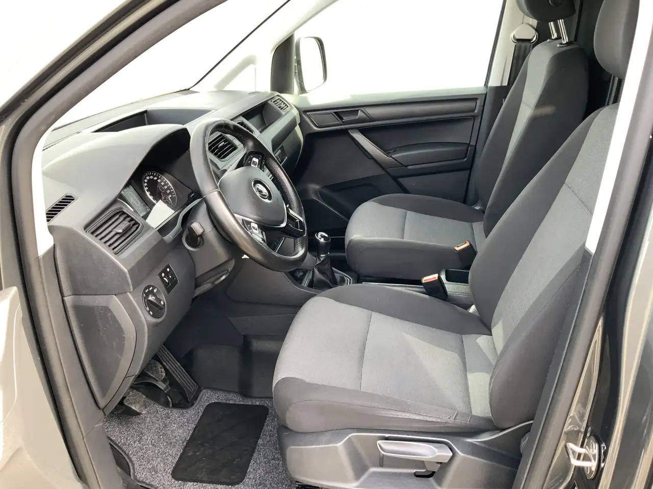 Volkswagen Caddy 2.0 TDI L2H1 BMT Maxi Exclusive Edtion Airco Navi - Товарно комбе: слика 4 Volkswagen Caddy 2.0 TDI L2H1 BMT Maxi Exclusive Edtion Airco Navi - Товарно комбе: слика 4