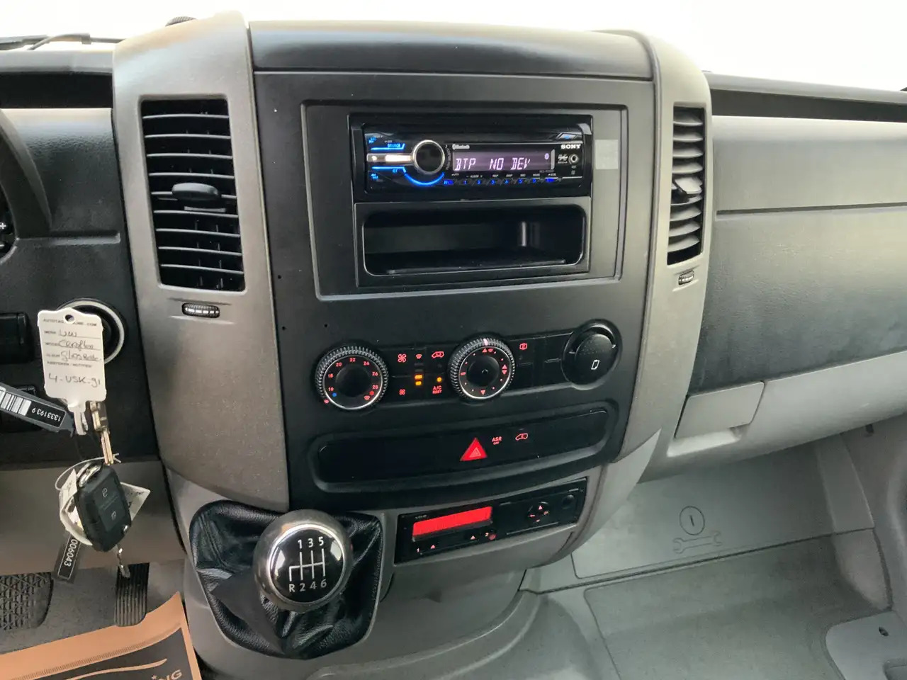 Volkswagen Crafter 35 2.0 TDI L3H1 Glasresteel Airco Cruise 3 Zits UI - Комбе фургон, Комунално/ Специјално возило: слика 5 Volkswagen Crafter 35 2.0 TDI L3H1 Glasresteel Airco Cruise 3 Zits UI - Комбе фургон, Комунално/ Специјално возило: слика 5