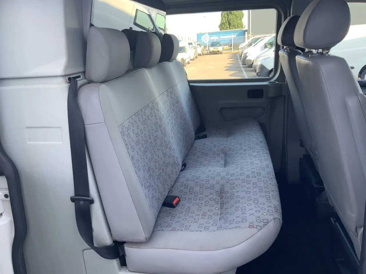 Volkswagen T5 Transporter 2.5 TDI 300 Budgetline Automaat DubCab Airco Trekh - Комби со двојна кабина: слика 4 Volkswagen T5 Transporter 2.5 TDI 300 Budgetline Automaat DubCab Airco Trekh - Комби со двојна кабина: слика 4