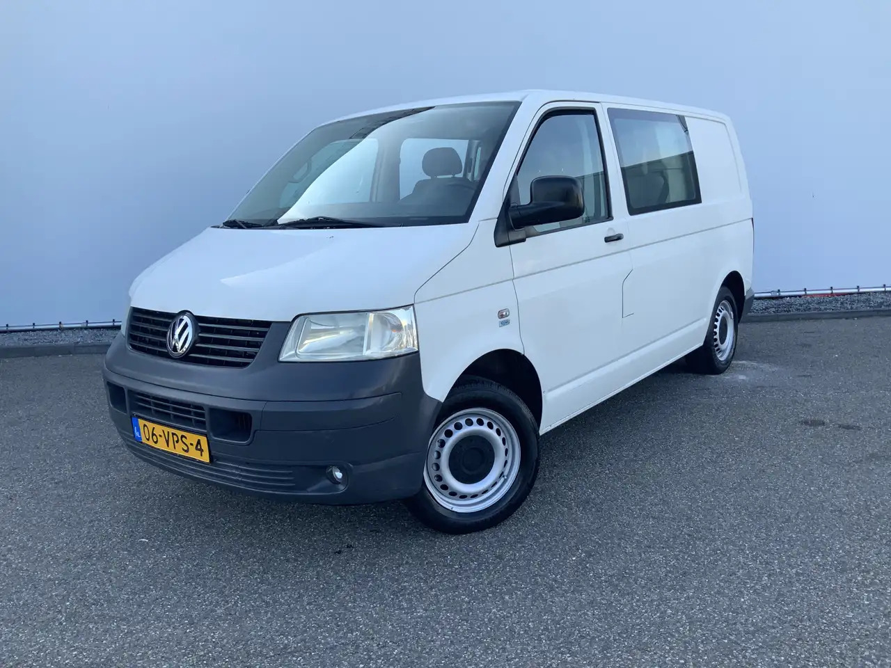 Volkswagen T5 Transporter 2.5 TDI 300 Budgetline Automaat DubCab Airco Trekh - Комби со двојна кабина: слика 1 Volkswagen T5 Transporter 2.5 TDI 300 Budgetline Automaat DubCab Airco Trekh - Комби со двојна кабина: слика 1