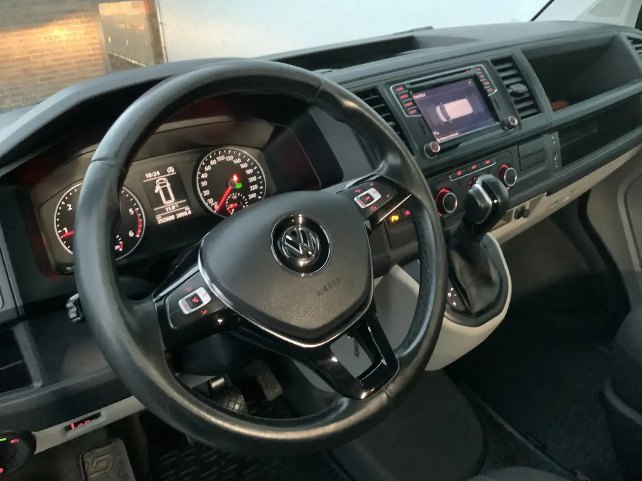 Volkswagen T6 Transporter 2.0 TDI L2H2 Highline Automaat Airco Cruise Navi A - Товарно комбе: слика 5 Volkswagen T6 Transporter 2.0 TDI L2H2 Highline Automaat Airco Cruise Navi A - Товарно комбе: слика 5