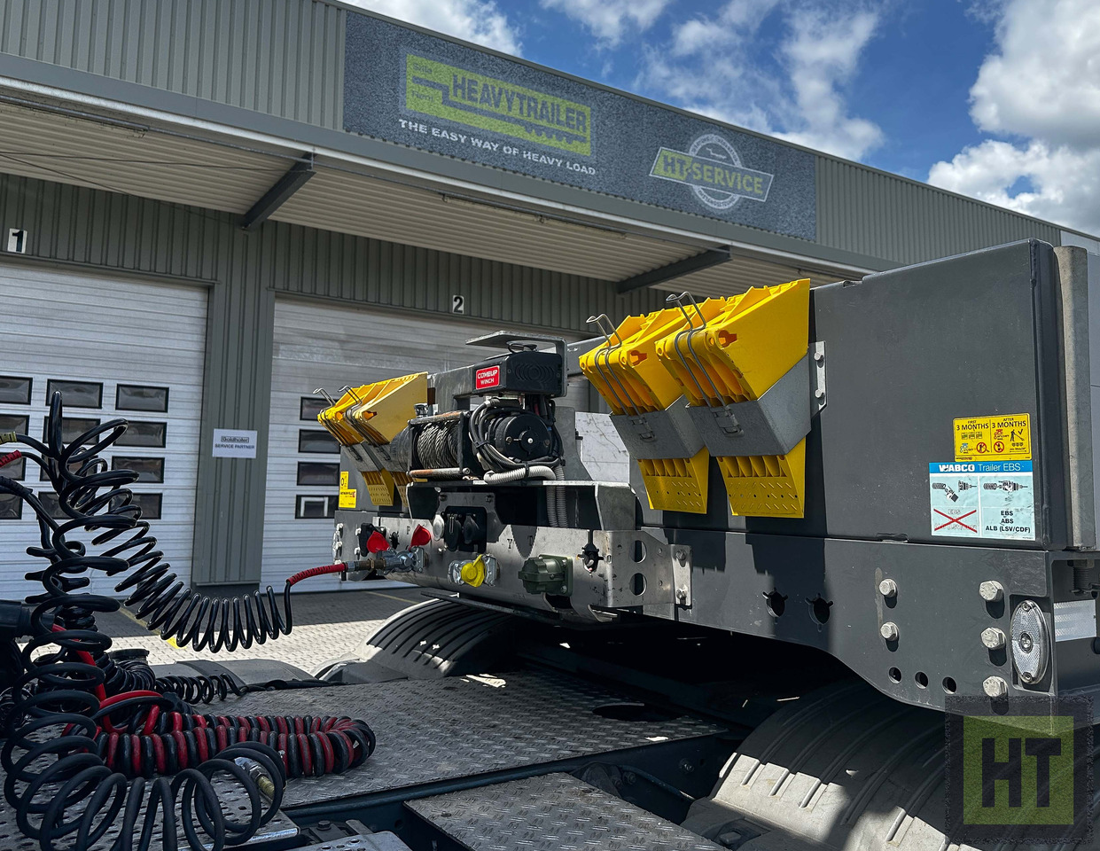 Faymonville 3-Achs-Semi mit hydr. Ladeboden und hydr. Rampen mit Holzbelag - Полуприколка за низок утовар: слика 2 Faymonville 3-Achs-Semi mit hydr. Ladeboden und hydr. Rampen mit Holzbelag - Полуприколка за низок утовар: слика 2