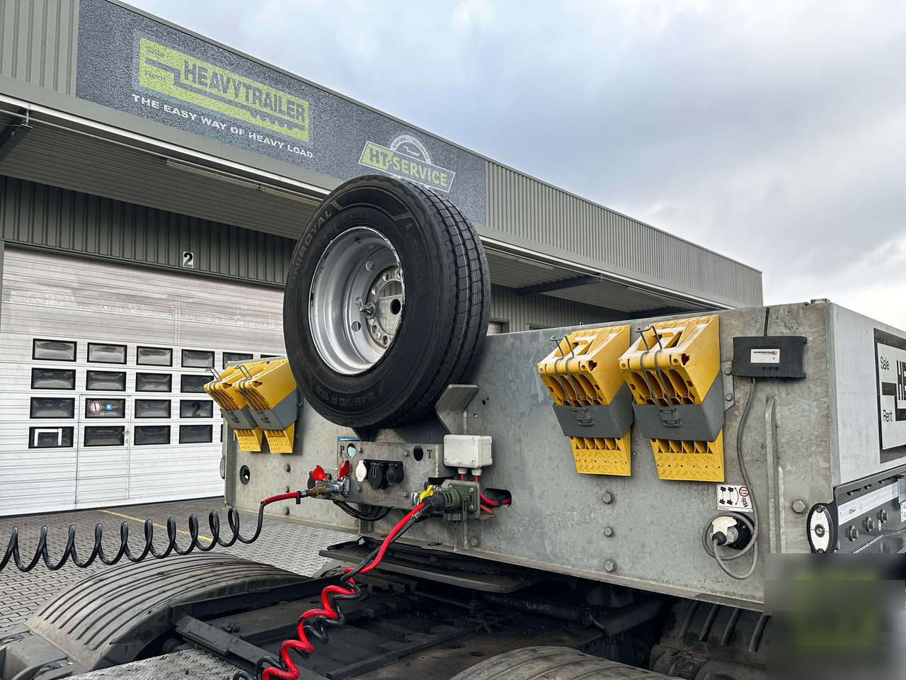 Faymonville MAX Trailer 3-Achs-Tiefbett mit Pendelachsen - Полуприколка за низок утовар: слика 2 Faymonville MAX Trailer 3-Achs-Tiefbett mit Pendelachsen - Полуприколка за низок утовар: слика 2