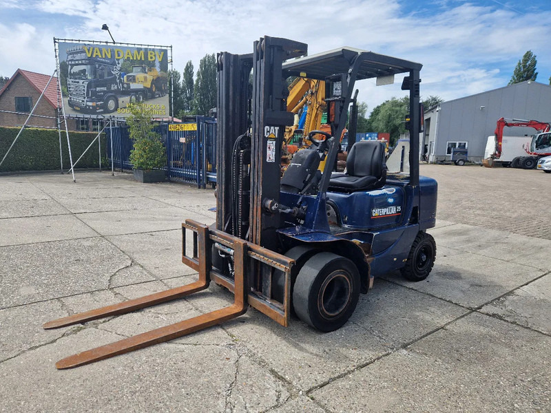 Caterpillar DP25K met breed vorkenbord - Дизел вилушкар: слика 1 Caterpillar DP25K met breed vorkenbord - Дизел вилушкар: слика 1