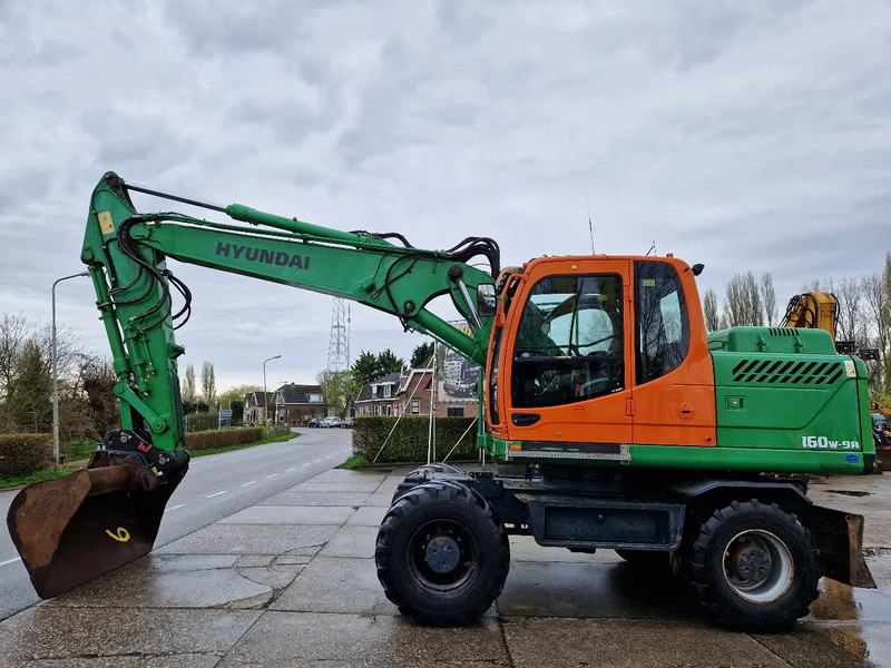 Hyundai Robex 160W-9A met 6-cilinder Cummins motor - Багер на тркала: слика 1 Hyundai Robex 160W-9A met 6-cilinder Cummins motor - Багер на тркала: слика 1