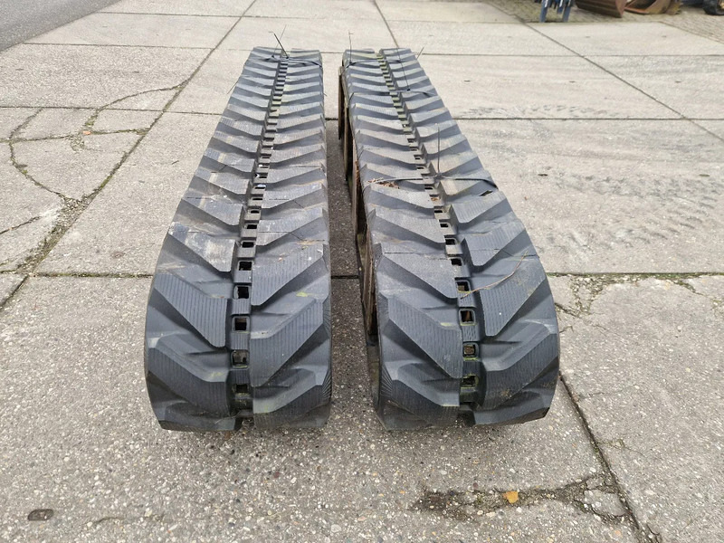 Komatsu nieuwe tracks t.b.v. PC75 tot PC88 - Ролна за Камион: слика 3 Komatsu nieuwe tracks t.b.v. PC75 tot PC88 - Ролна за Камион: слика 3