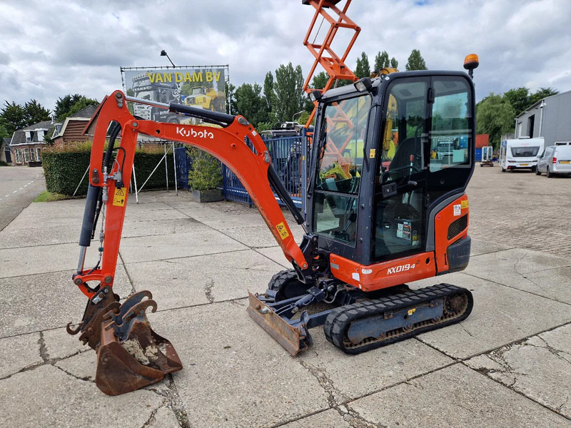 Kubota KX019-4 CW05 met 2 bakken - Мини багер: слика 1 Kubota KX019-4 CW05 met 2 bakken - Мини багер: слика 1