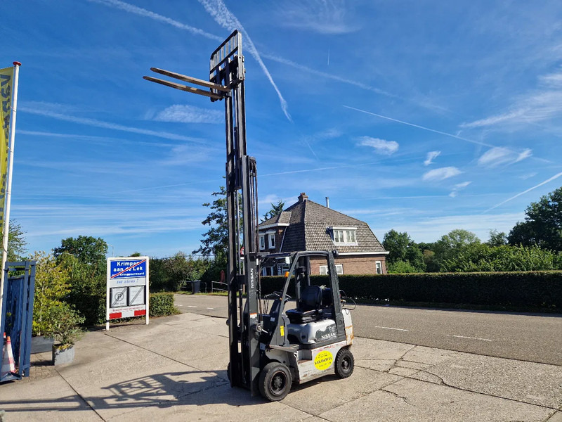 Nissan 1800 kg. LPG met keuring - Плински вилушкар: слика 2 Nissan 1800 kg. LPG met keuring - Плински вилушкар: слика 2