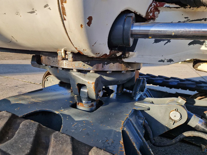 WACKER NEUSON 2404RD kan op een (berg)helling draaien - Мини багер: слика 3 WACKER NEUSON 2404RD kan op een (berg)helling draaien - Мини багер: слика 3