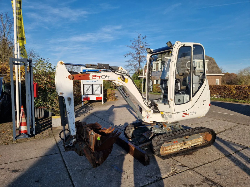 WACKER NEUSON 2404RD kan op een (berg)helling draaien - Мини багер: слика 5 WACKER NEUSON 2404RD kan op een (berg)helling draaien - Мини багер: слика 5