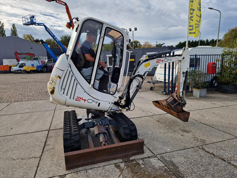 WACKER NEUSON 2404RD kan op een berghelling werken - Мини багер: слика 2 WACKER NEUSON 2404RD kan op een berghelling werken - Мини багер: слика 2