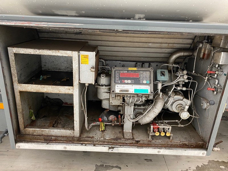 DAF 45.160 ATi - Камион цистерна: слика 4 DAF 45.160 ATi - Камион цистерна: слика 4